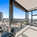 Bright & Spacious 2Br In Prime Cbd Location