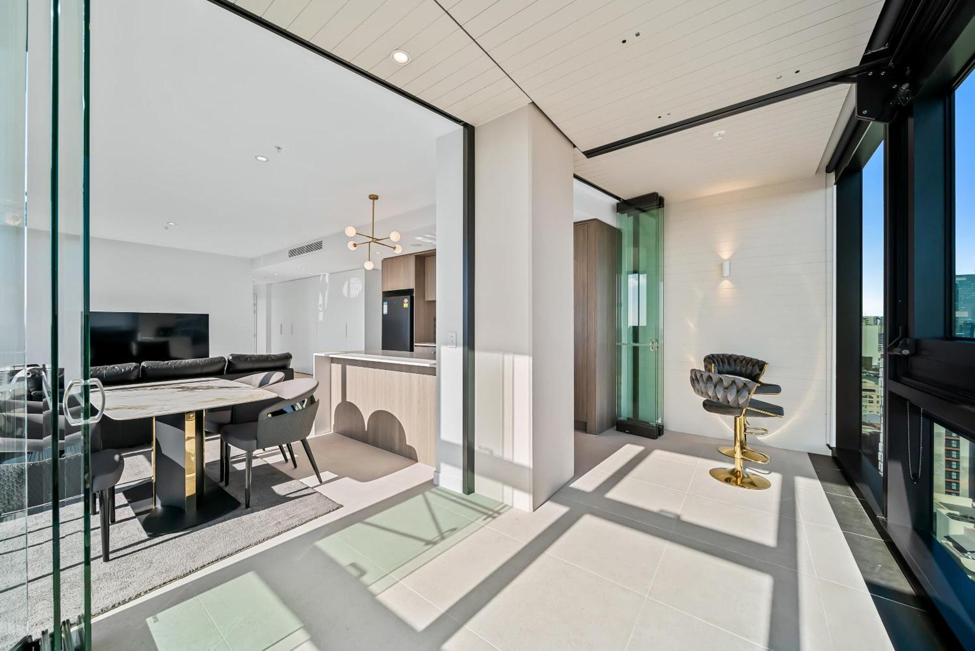 Bright & Spacious 2br In Prime Cbd Location Apartment
