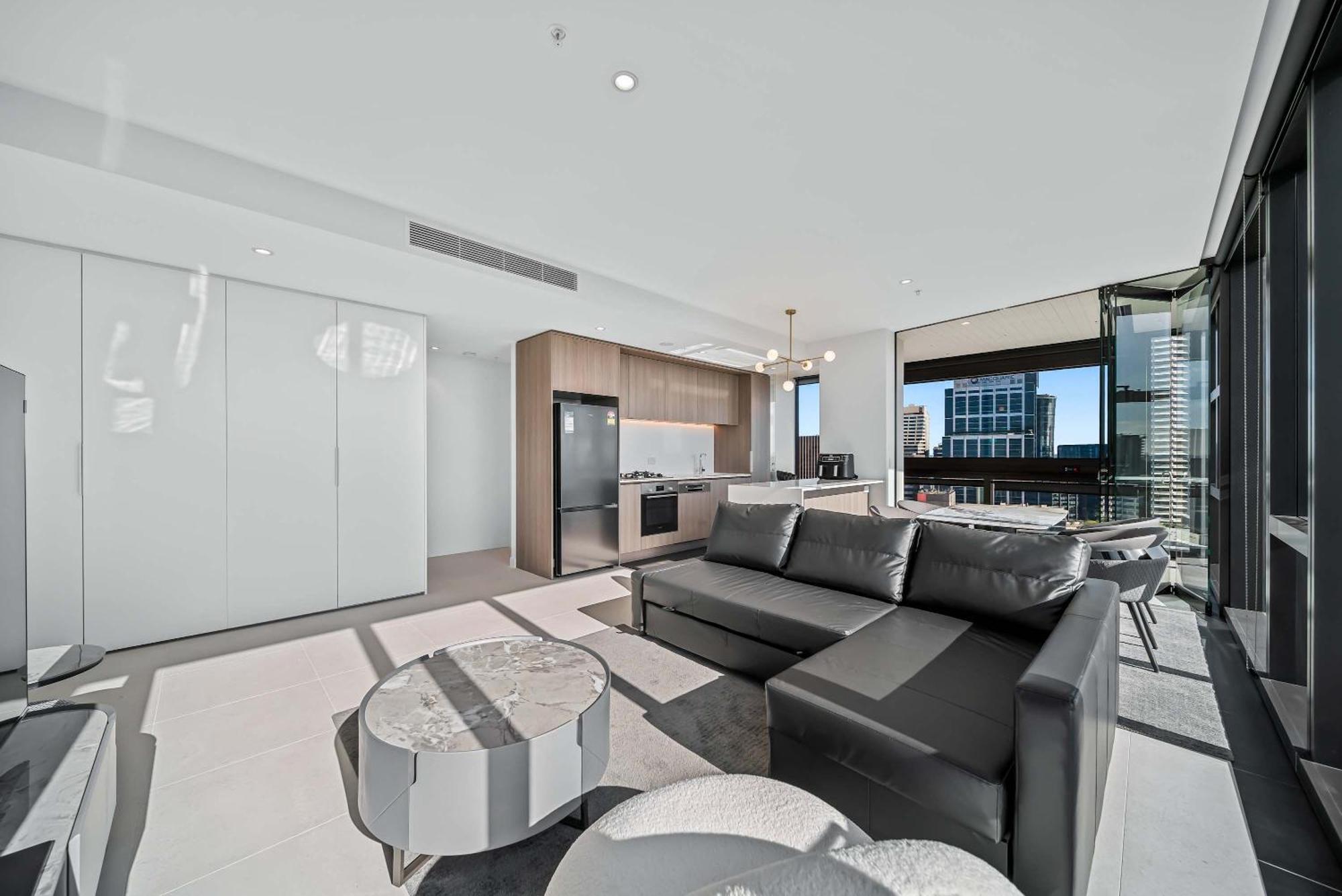 Bright & Spacious 2br In Prime Cbd Location Perth