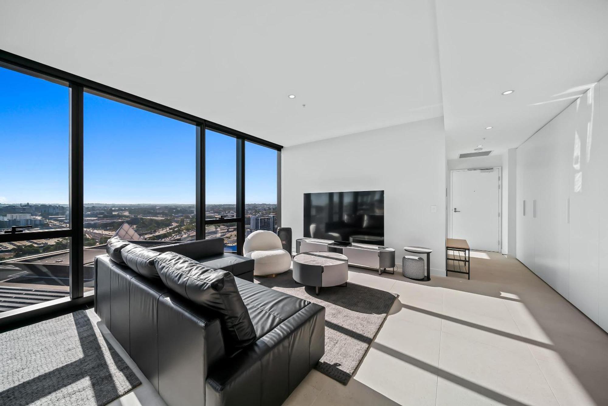 Bright & Spacious 2br In Prime Cbd Location * Perth