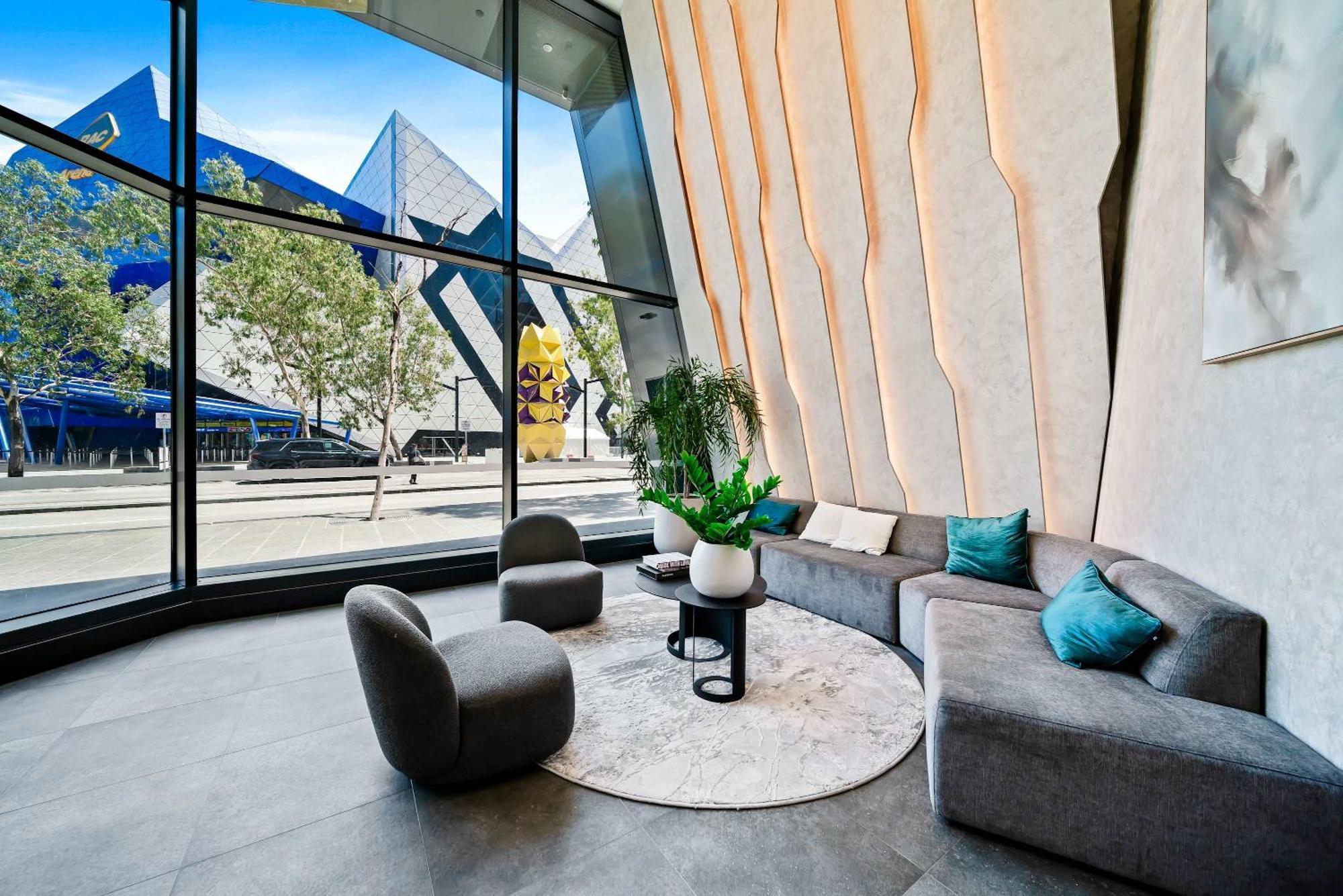 Bright & Spacious 2br In Prime Cbd Location Perth