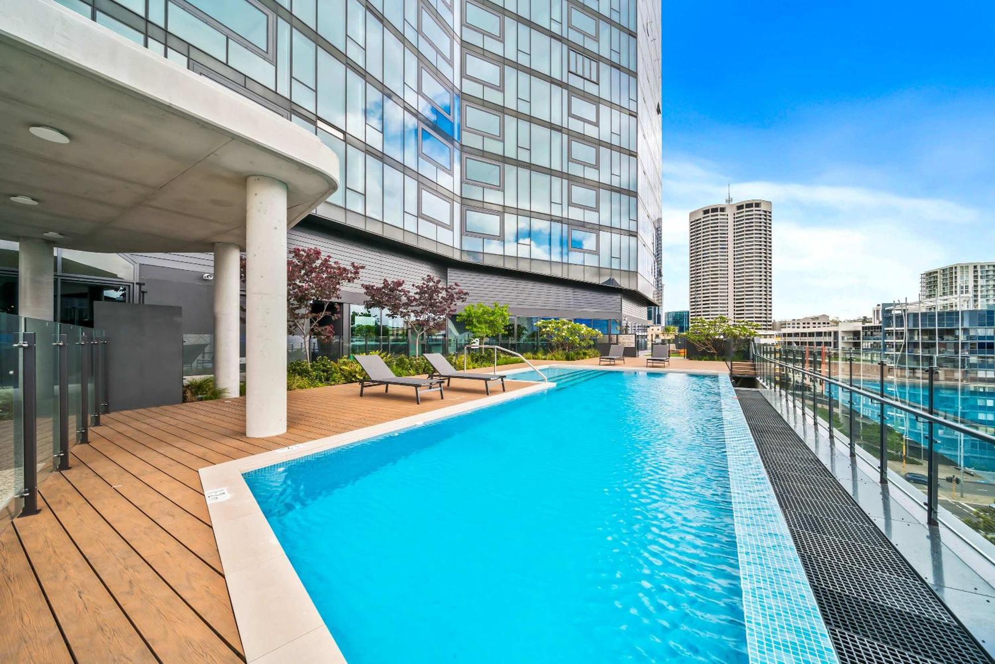 Apartment Bright & Spacious 2br In Prime Cbd Location *
