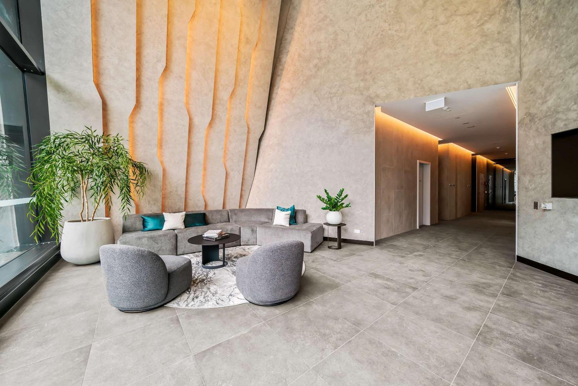 Bright & Spacious 2br In Prime Cbd Location