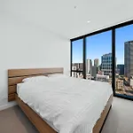 Bright & Spacious 2Br In Prime Cbd Location