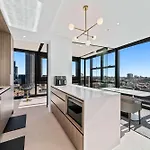 Bright & Spacious 2Br In Prime Cbd Location