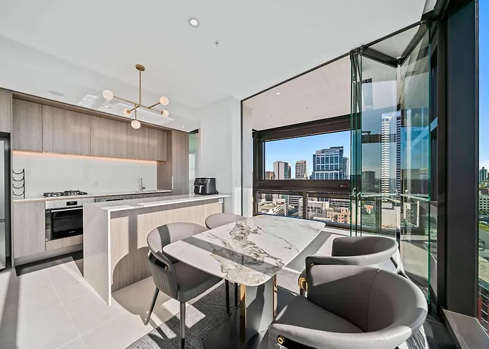 Bright & Spacious 2Br In Prime Cbd Location