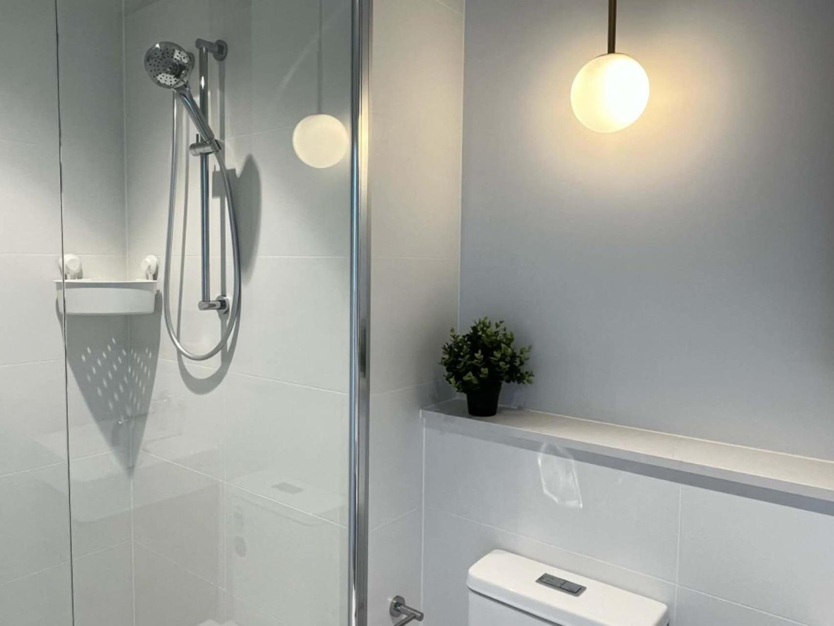 Bright & Spacious 2br In Prime Cbd Location Apartment *