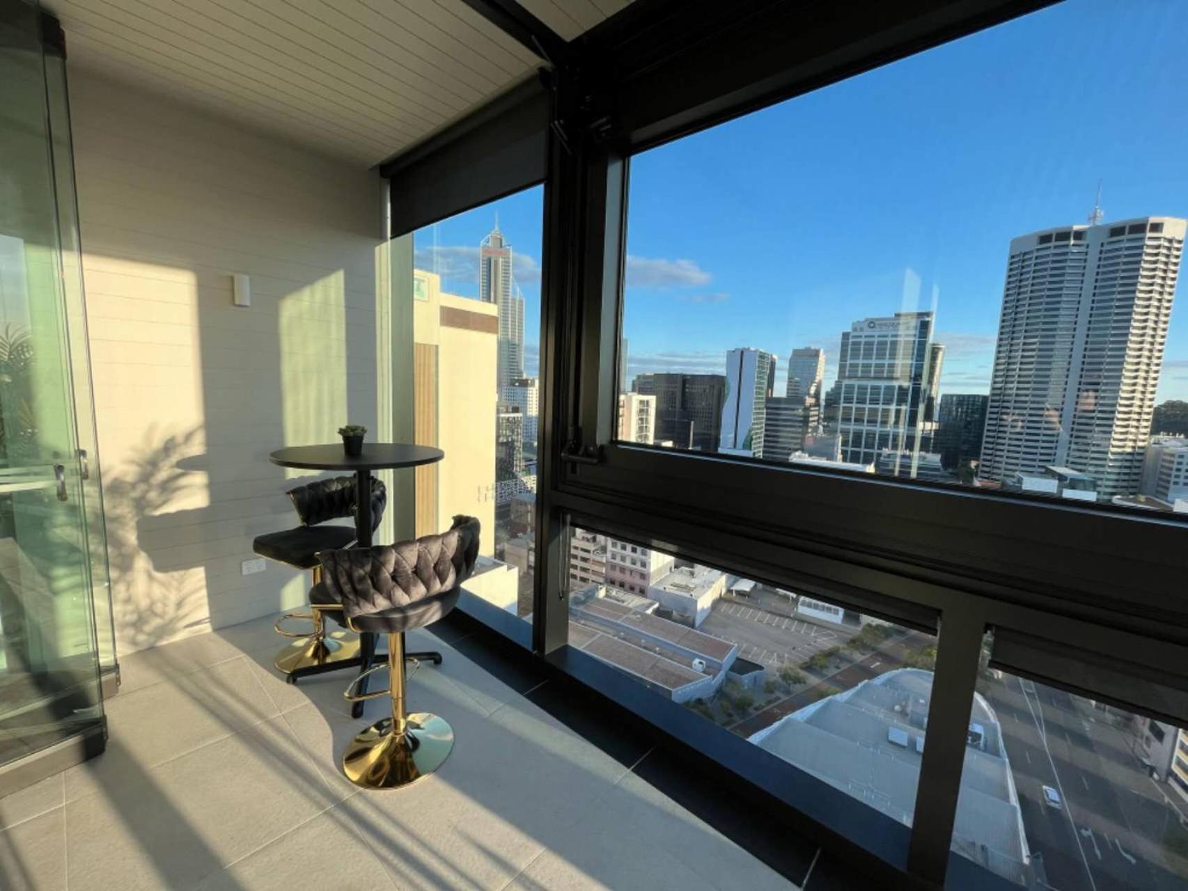 Apartment Bright & Spacious 2br In Prime Cbd Location *