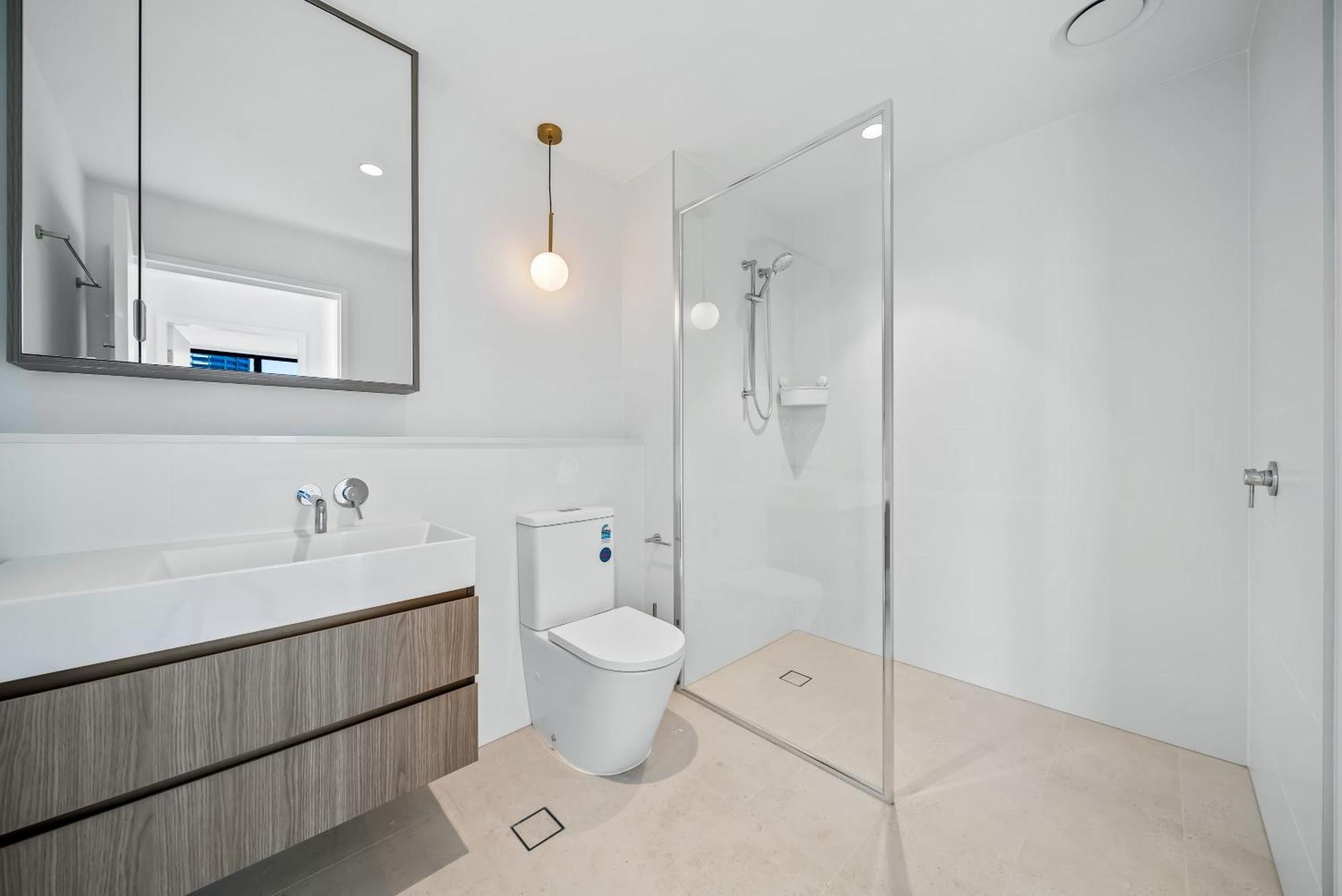 Bright & Spacious 2br In Prime Cbd Location Apartment Perth