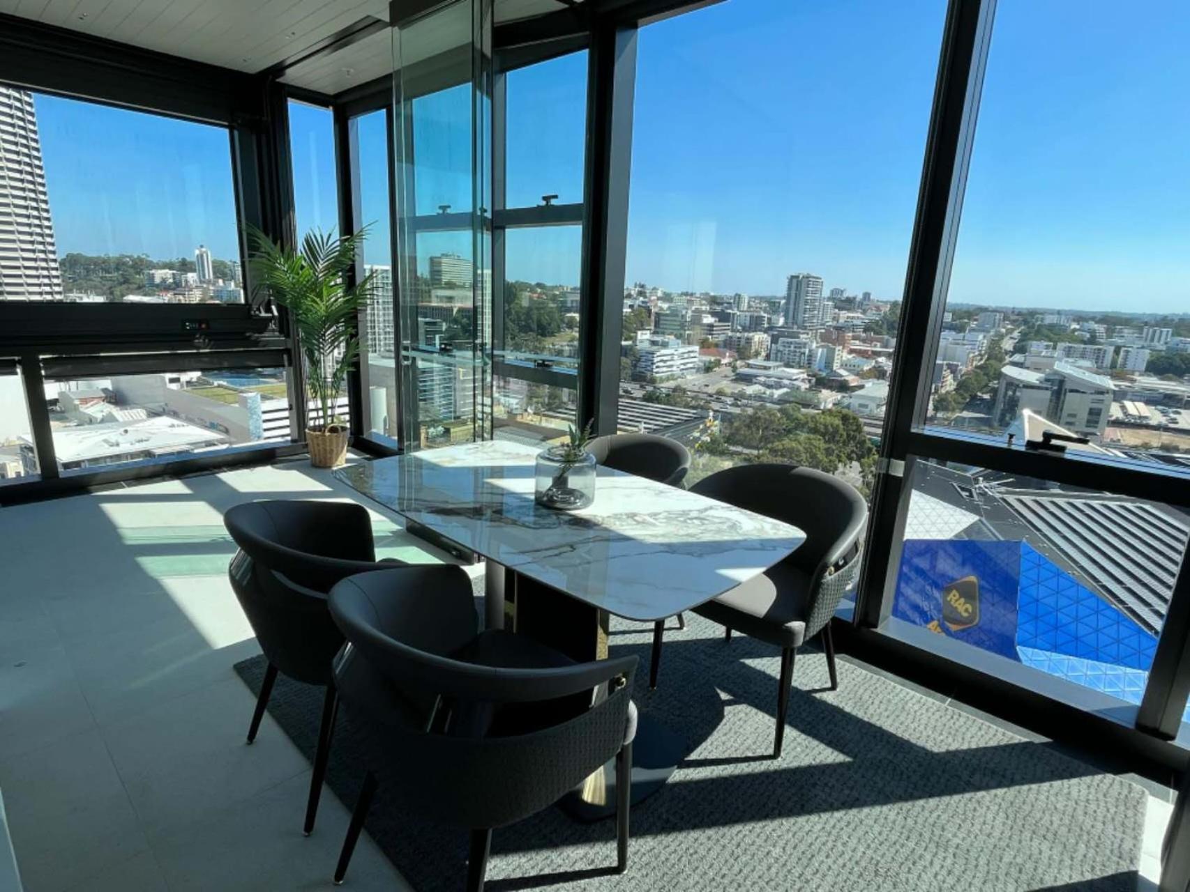 Bright & Spacious 2br In Prime Cbd Location *
