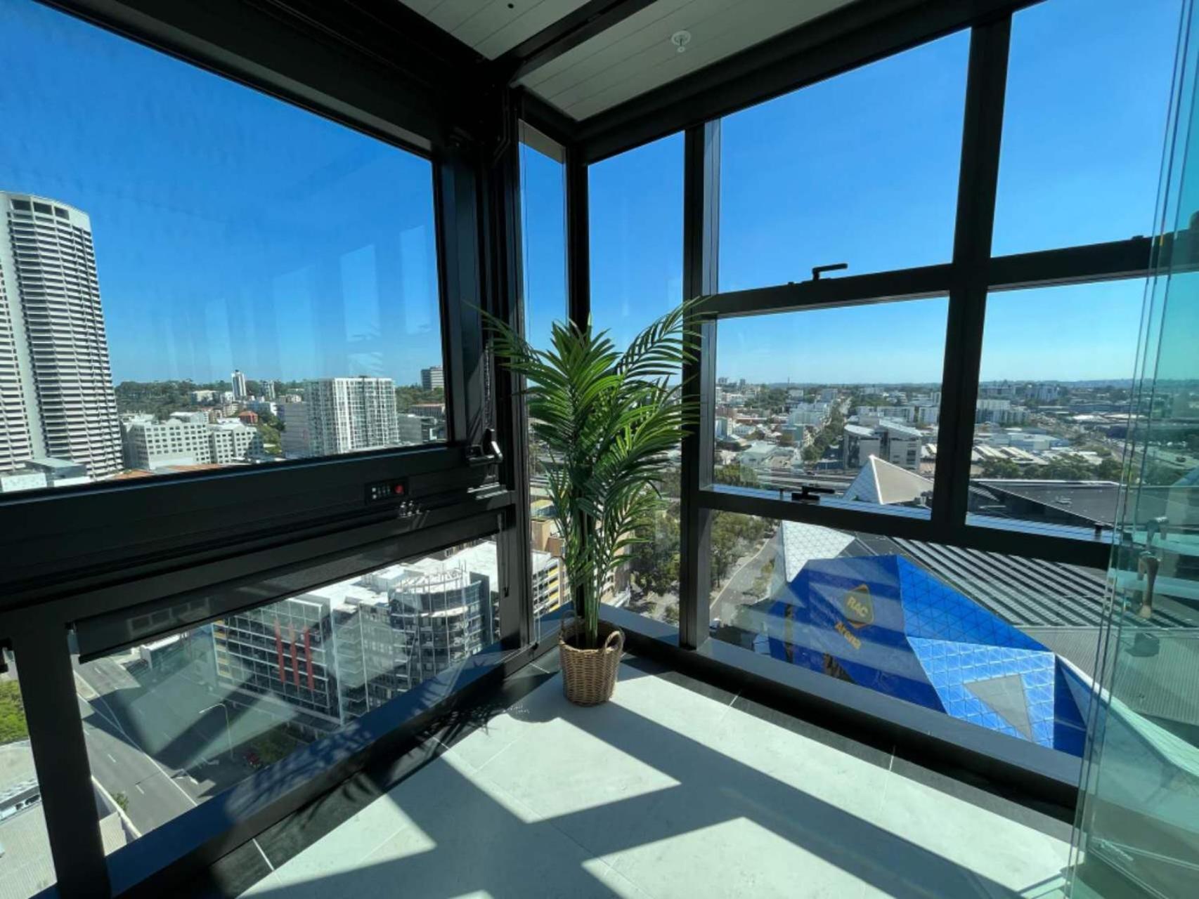 Bright & Spacious 2br In Prime Cbd Location Perth