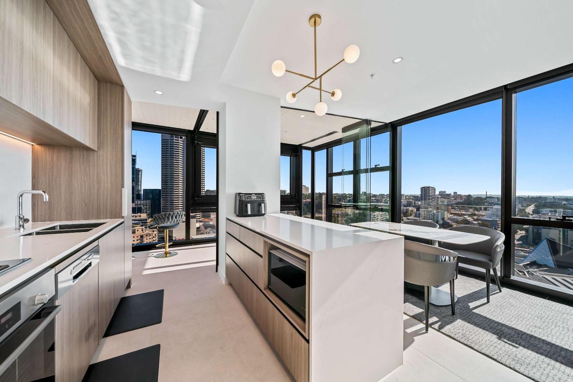Bright & Spacious 2br In Prime Cbd Location Apartment Perth